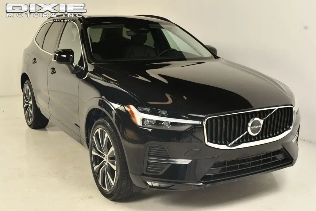 2022 Volvo XC60 T8 Momentum Hybrid photo 1
