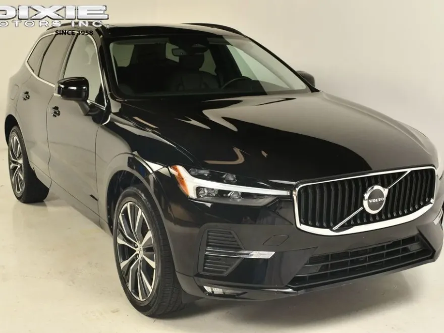 2022 Volvo XC60 T8 Momentum Hybrid photo 1