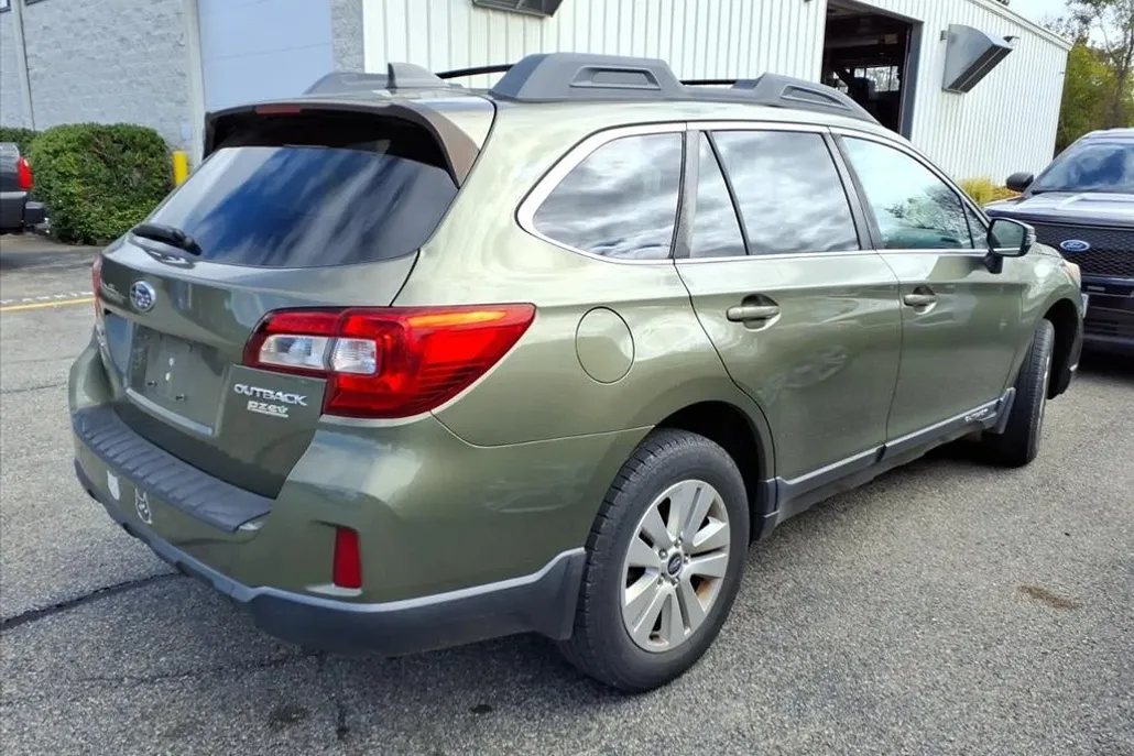 2017 Subaru Outback 2.5i Premium photo 1