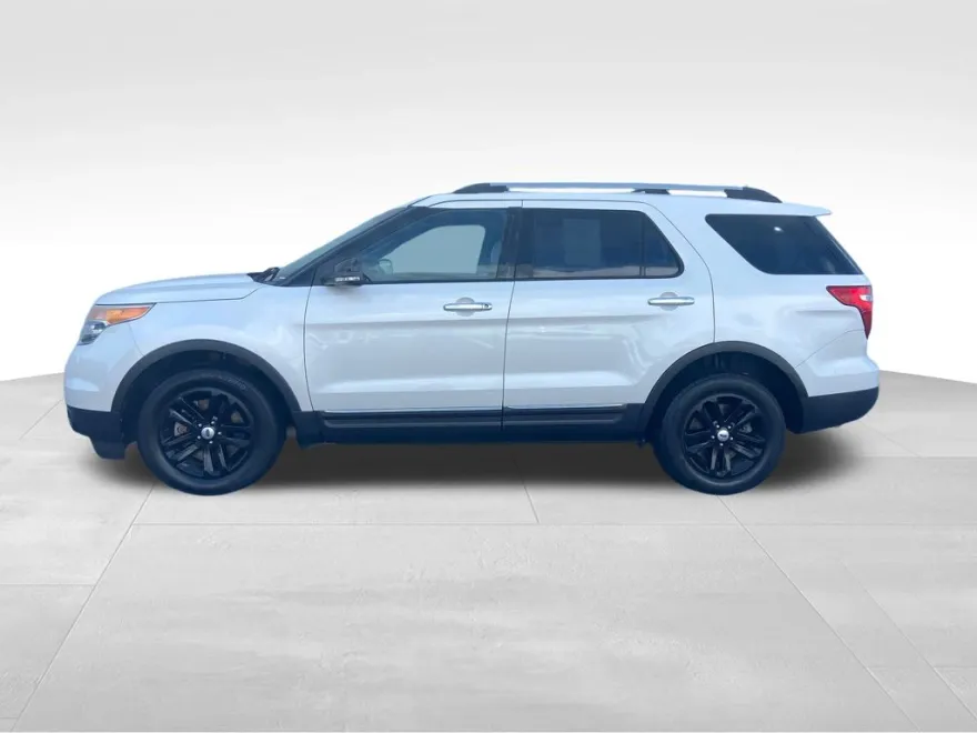 2015 Ford Explorer XLT photo 1