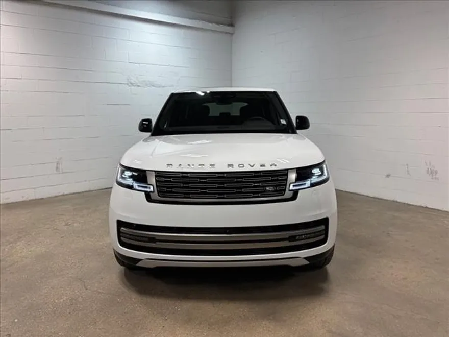 2025 Land Rover Range Rover SE photo 1