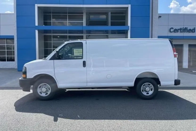 2025 Chevrolet Express Cargo 2500 photo 1