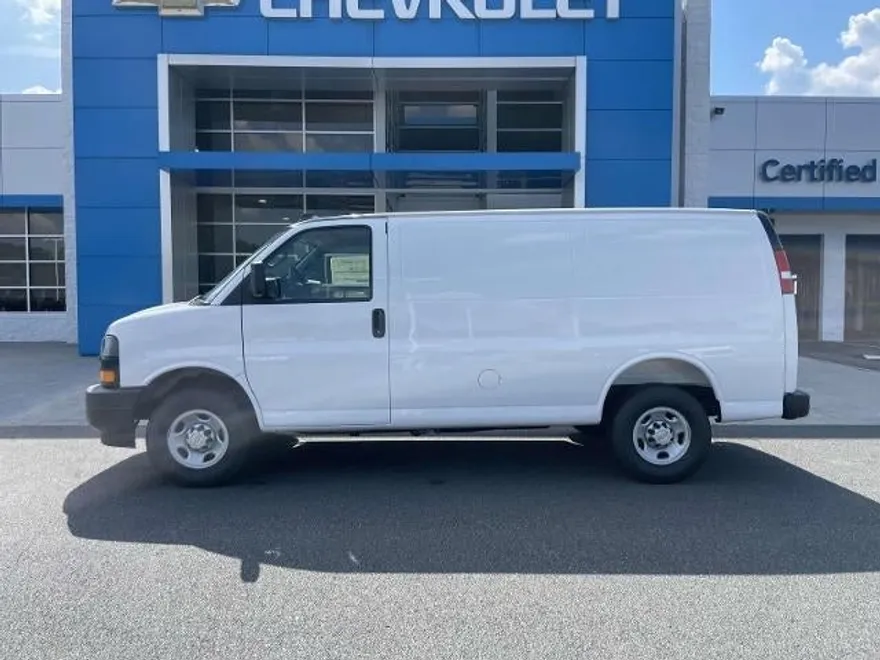 2025 Chevrolet Express Cargo 2500 photo 1