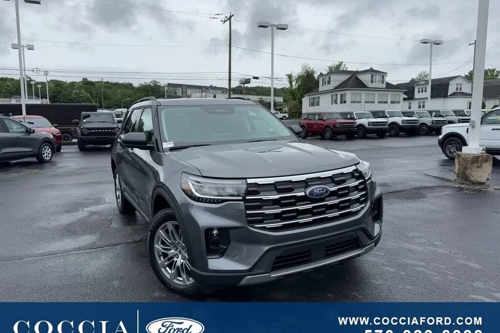 2025 Ford Explorer photo 1