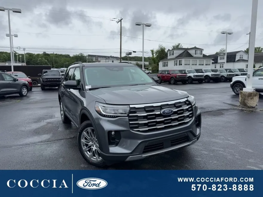 2025 Ford Explorer photo 1