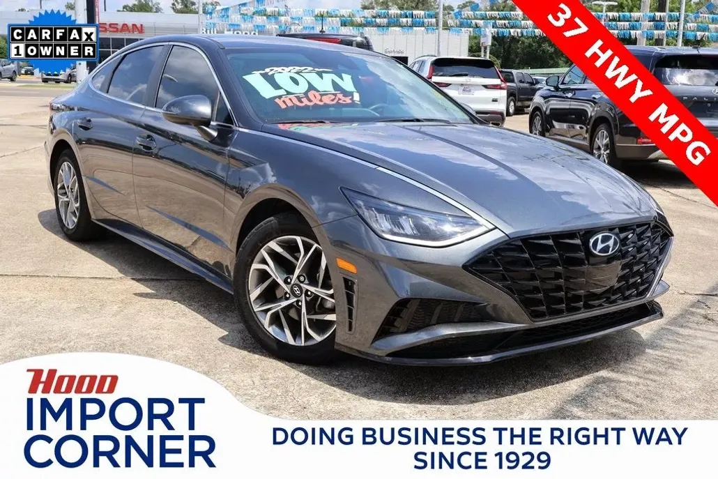 2022 Hyundai Sonata SEL photo 1