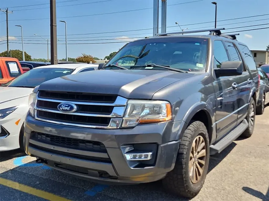 2017 Ford Expedition XLT photo 1