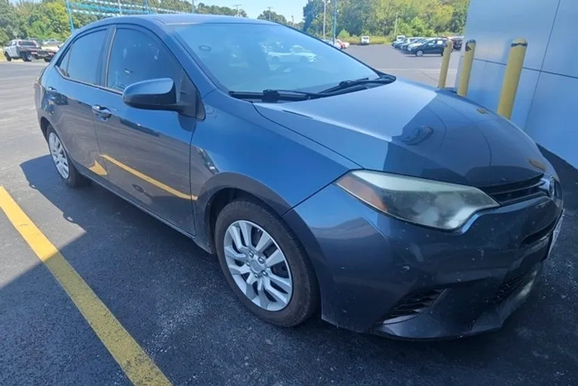 2015 Toyota Corolla L photo 1