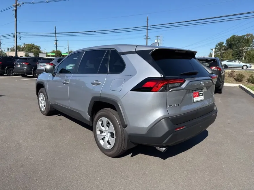 2024 Toyota RAV4 LE photo 1