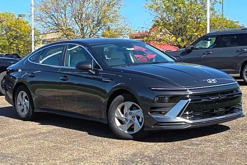 2025 Hyundai Sonata SE photo 1