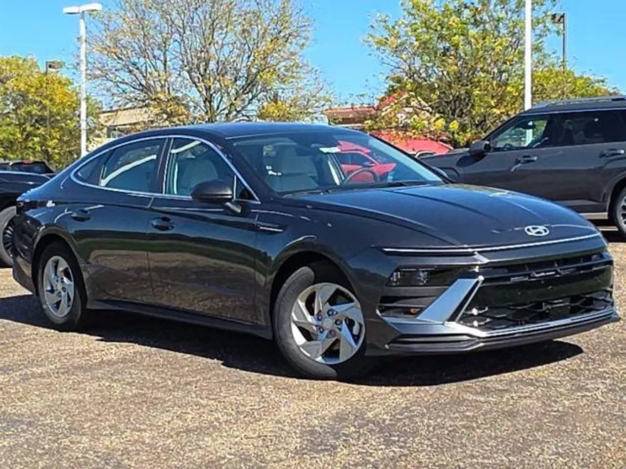 2025 Hyundai Sonata SE photo 1
