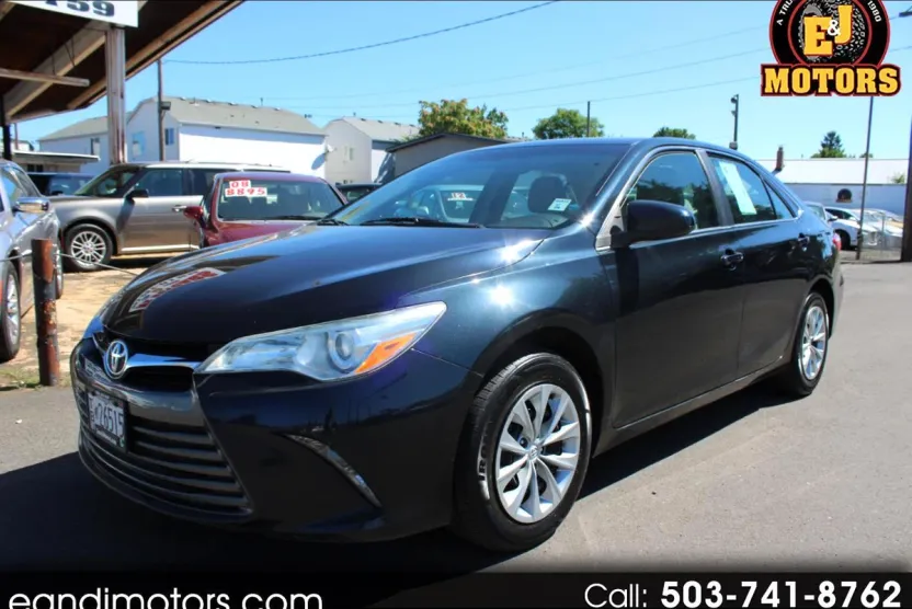 2015 Toyota Camry XLE photo 1