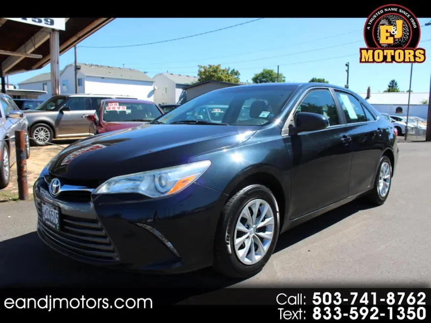 2015 Toyota Camry XLE photo 1