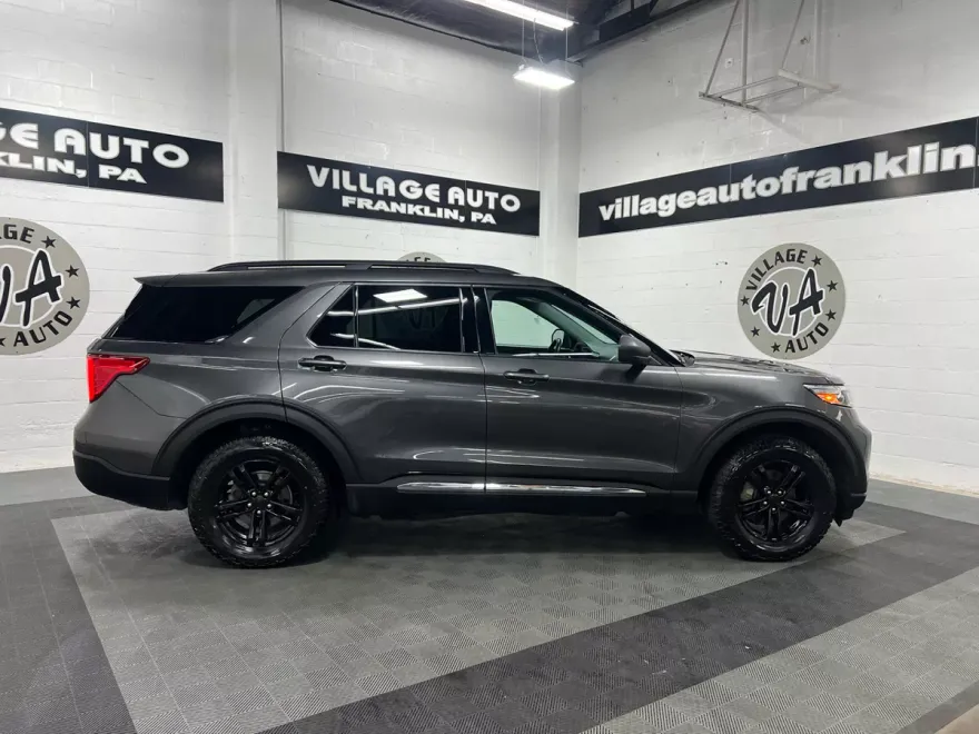 2020 Ford Explorer XLT photo 1