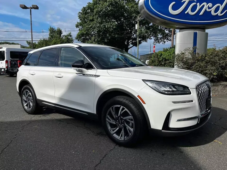 2023 Lincoln Corsair Standard photo 1