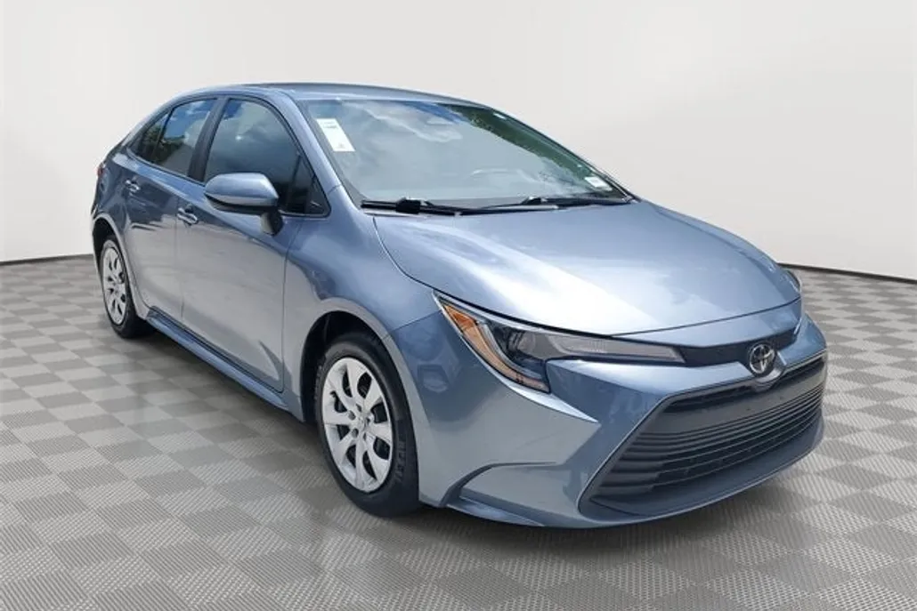 2023 Toyota Corolla LE photo 1
