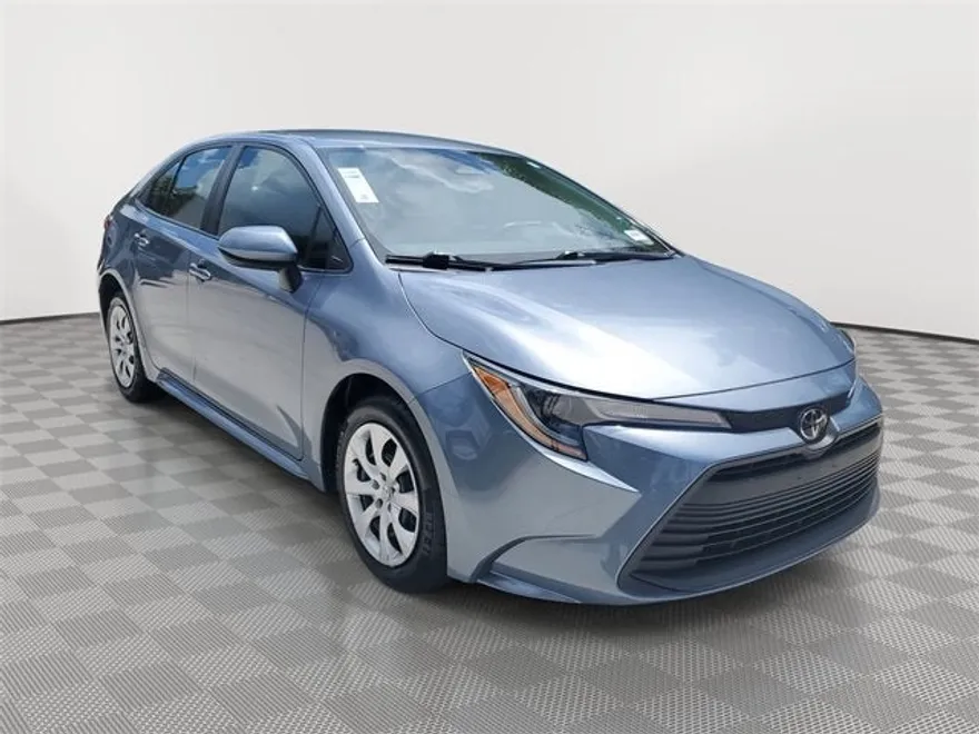 2023 Toyota Corolla LE photo 1
