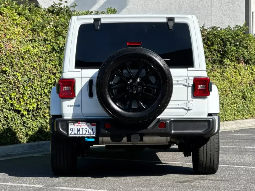2024 Jeep Wrangler Sahara 4xe photo 5