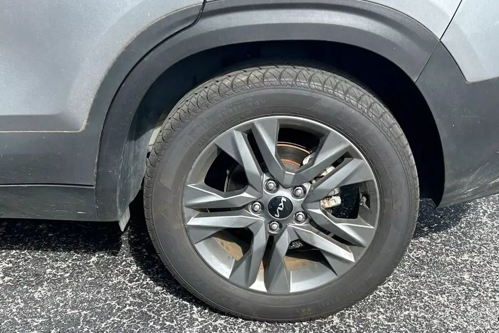 2023 Kia Seltos S photo 1