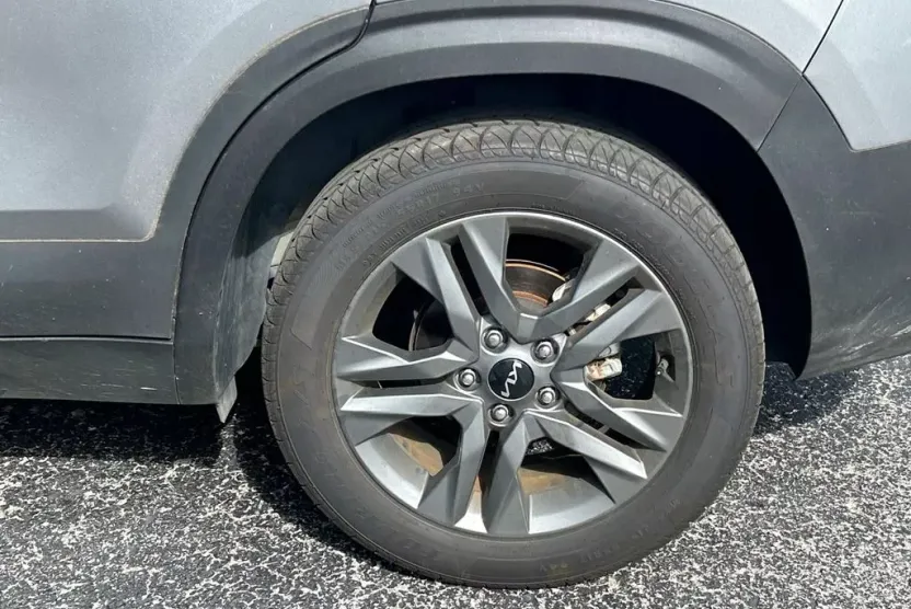 2023 Kia Seltos S photo 1