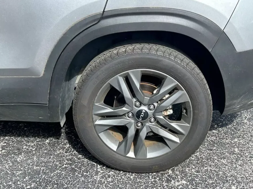 2023 Kia Seltos S photo 1