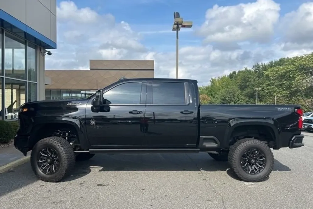 2025 Chevrolet Silverado 2500HD LTZ photo 1