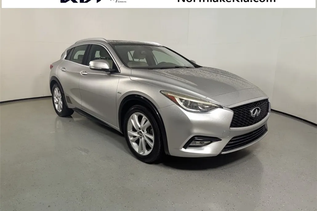 2017 Infiniti QX30 Premium photo 1