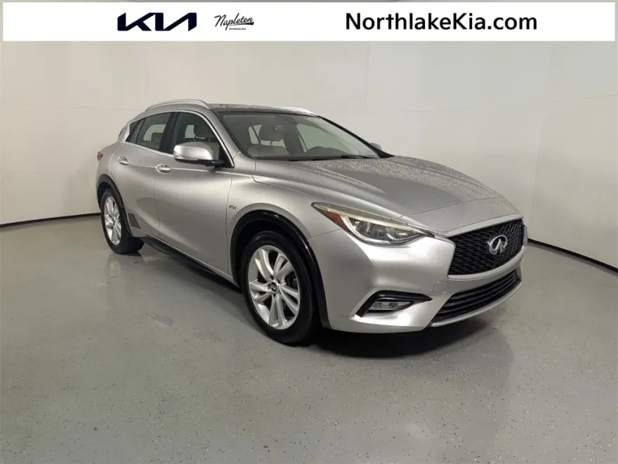 2017 Infiniti QX30 Premium photo 1