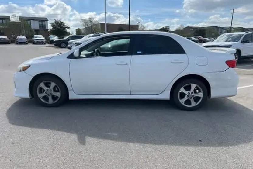2011 Toyota Corolla S photo 1
