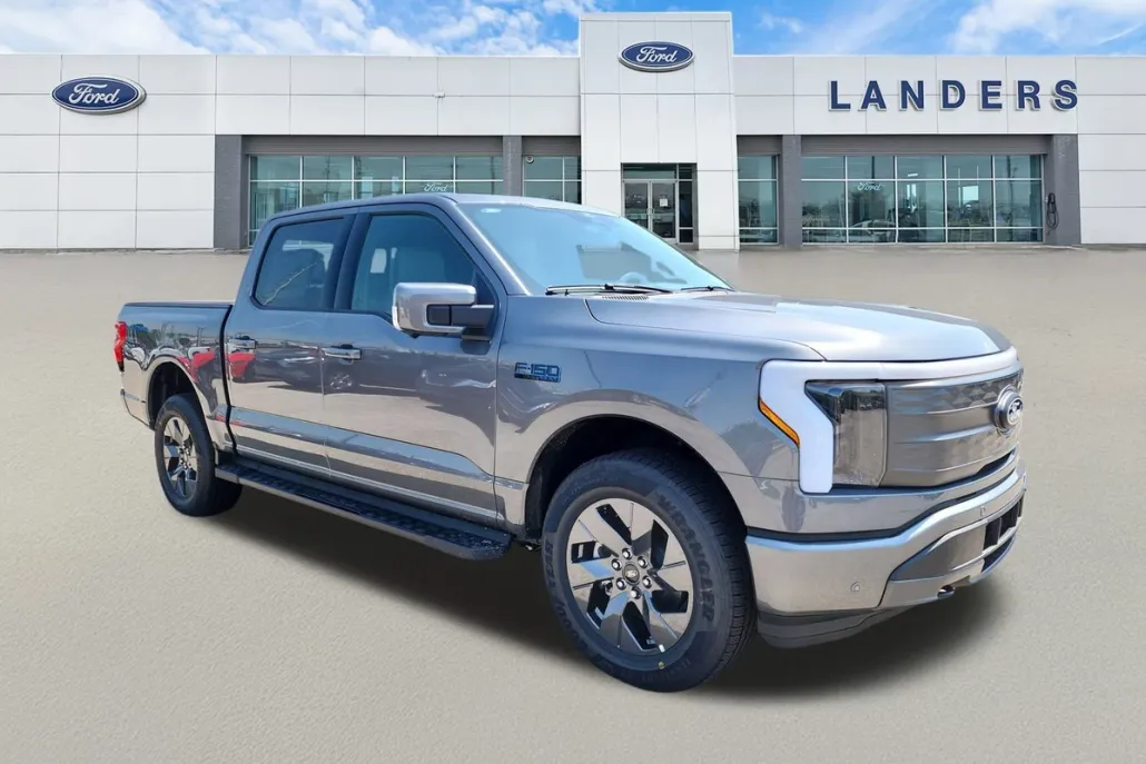 2025 Ford F-150 Lightning Lariat photo 1