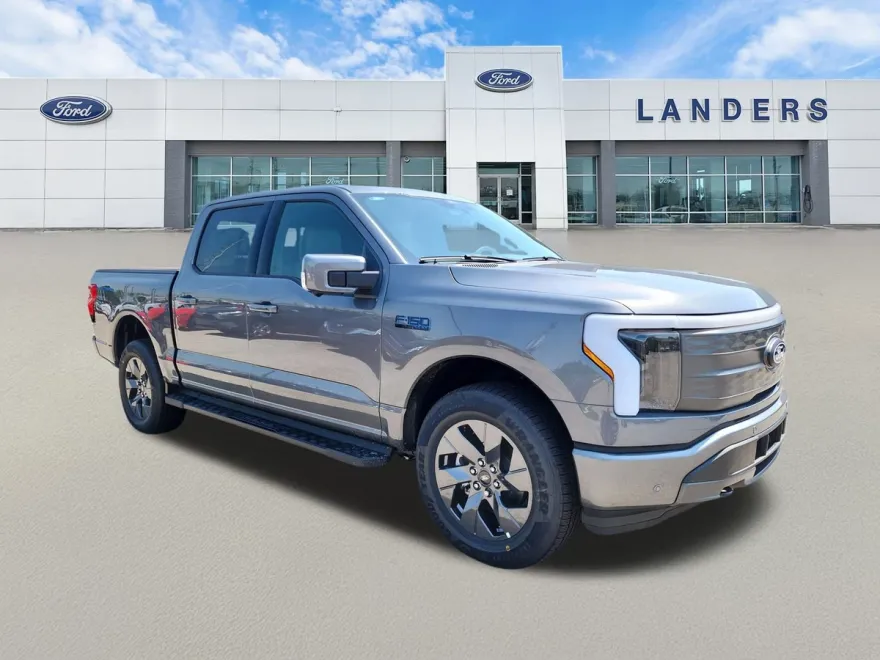 2025 Ford F-150 Lightning Lariat photo 1