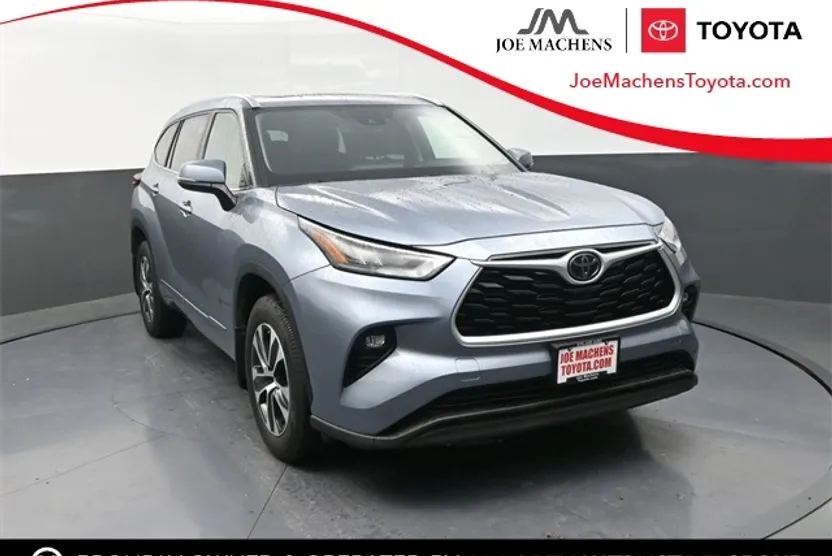 2020 Toyota Highlander XLE photo 1