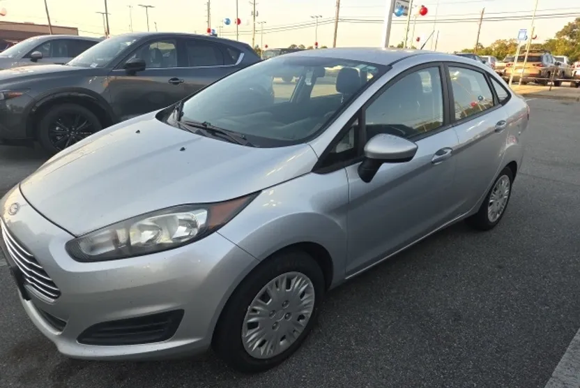 2018 Ford Fiesta S photo 1