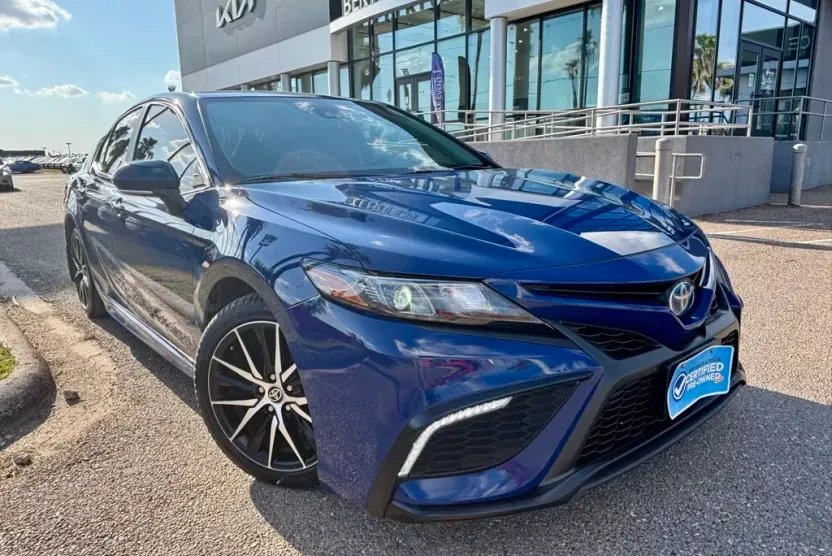 2023 Toyota Camry Hybrid SE photo 1