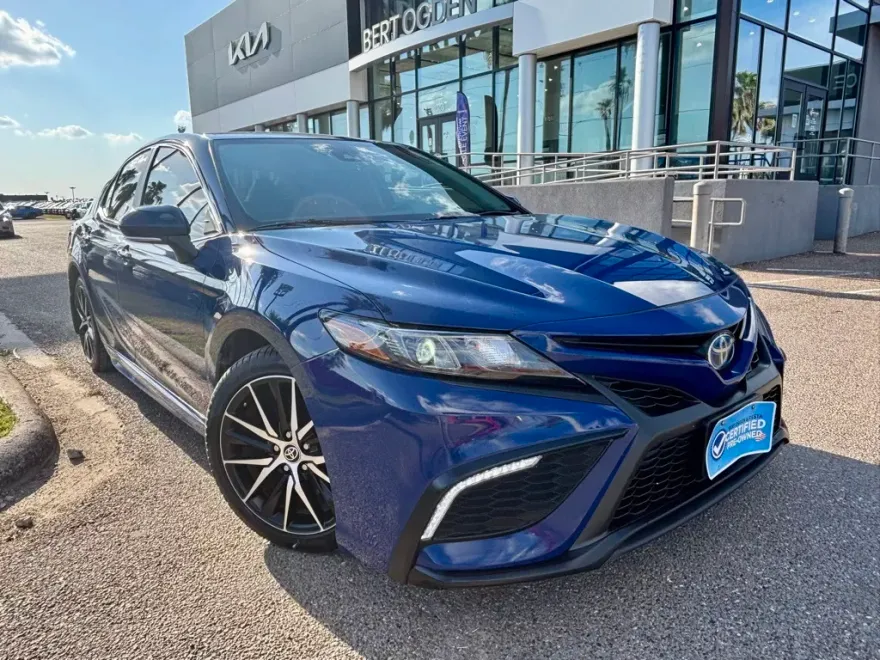 2023 Toyota Camry Hybrid SE photo 1