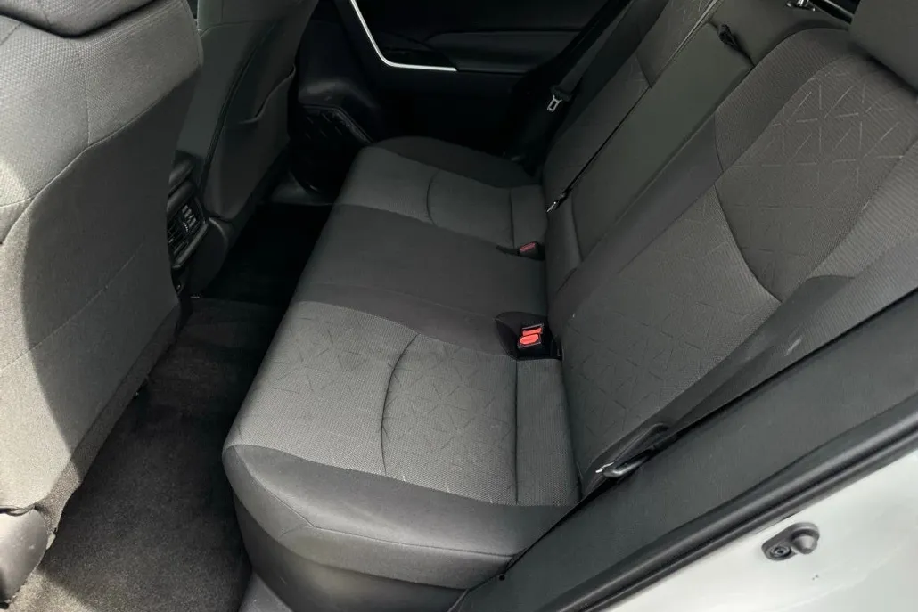 2024 Toyota RAV4 Hybrid XLE photo 1