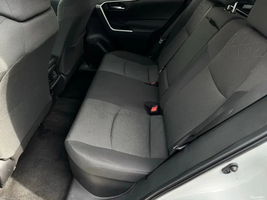 2024 Toyota RAV4 Hybrid XLE photo 1