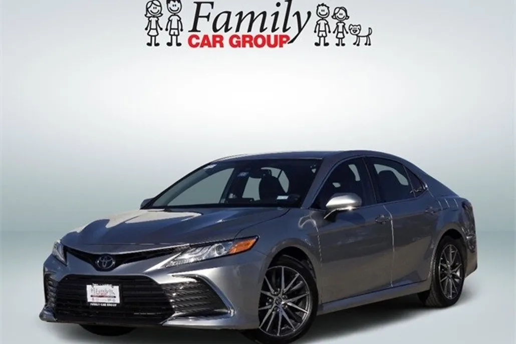 2024 Toyota Camry XLE photo 1