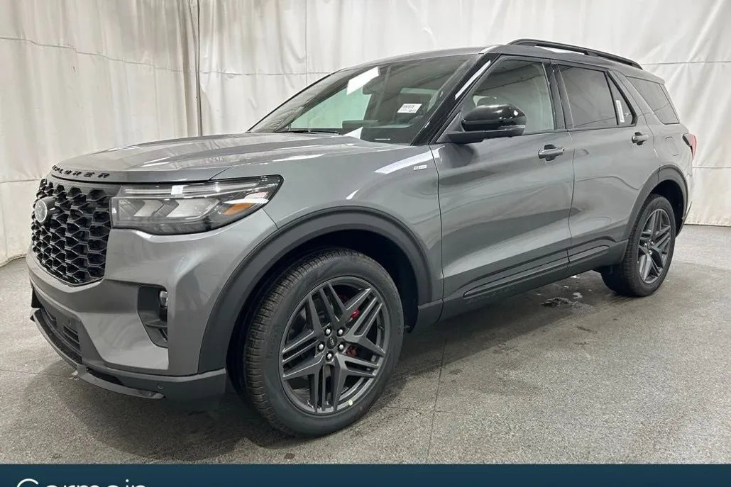2025 Ford Explorer ST-Line photo 1