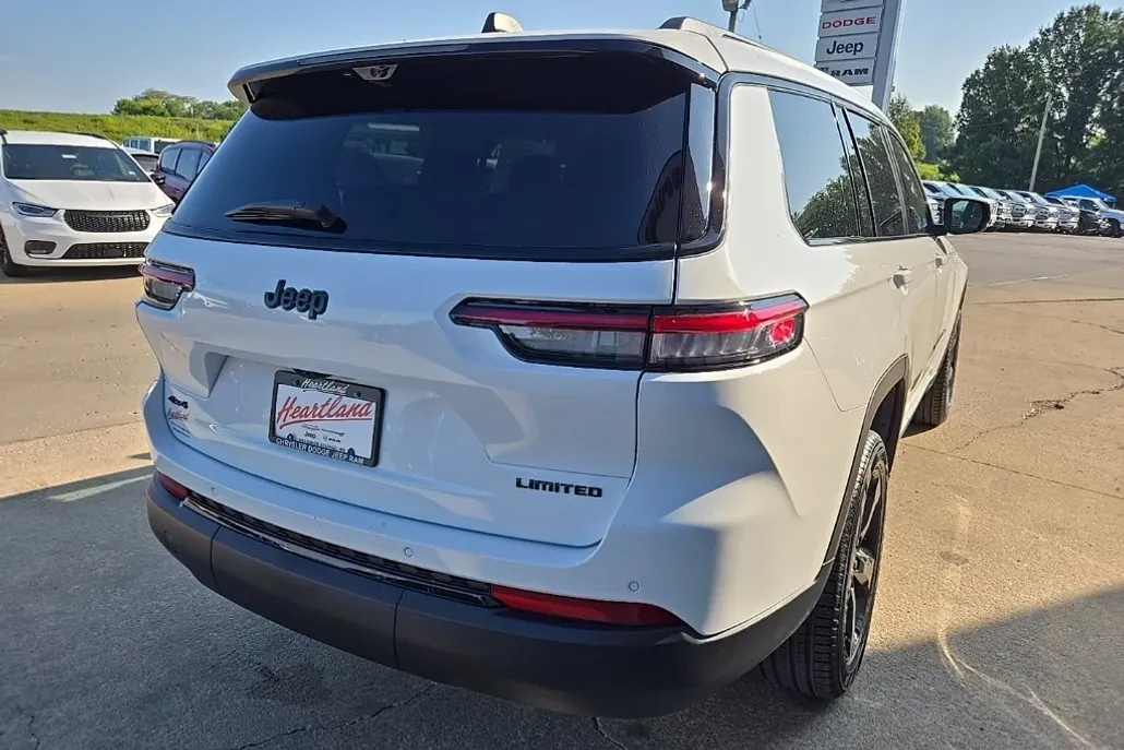 2025 Jeep Grand Cherokee Limited photo 1