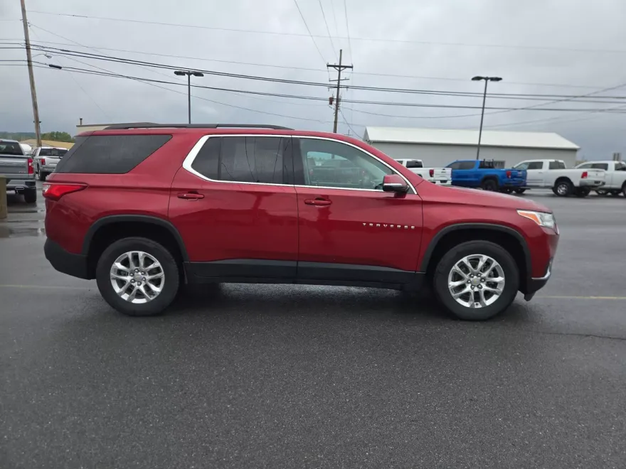 2021 Chevrolet Traverse Cloth photo 1