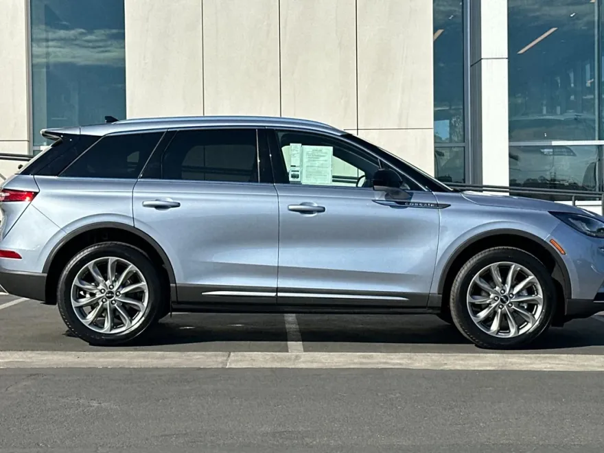 2022 Lincoln Corsair Standard photo 1
