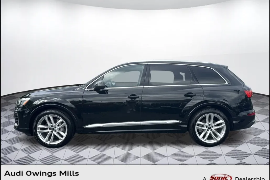 2025 Audi Q7 55 Premium Plus photo 1
