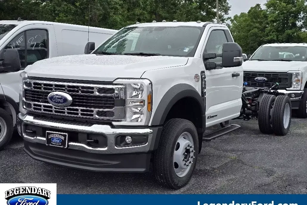2025 Ford F-550 XLT photo 1