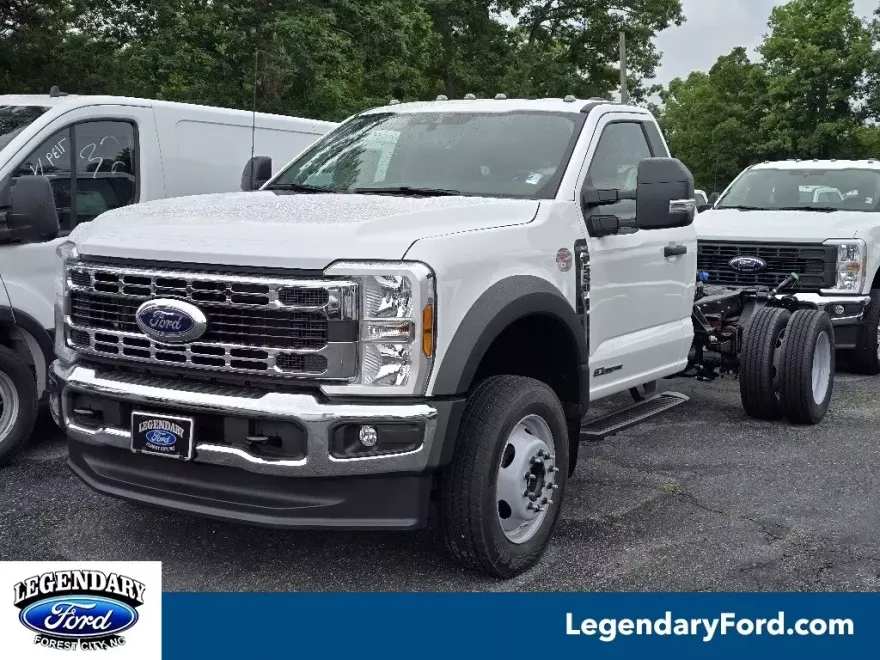 2025 Ford F-550 XLT photo 1