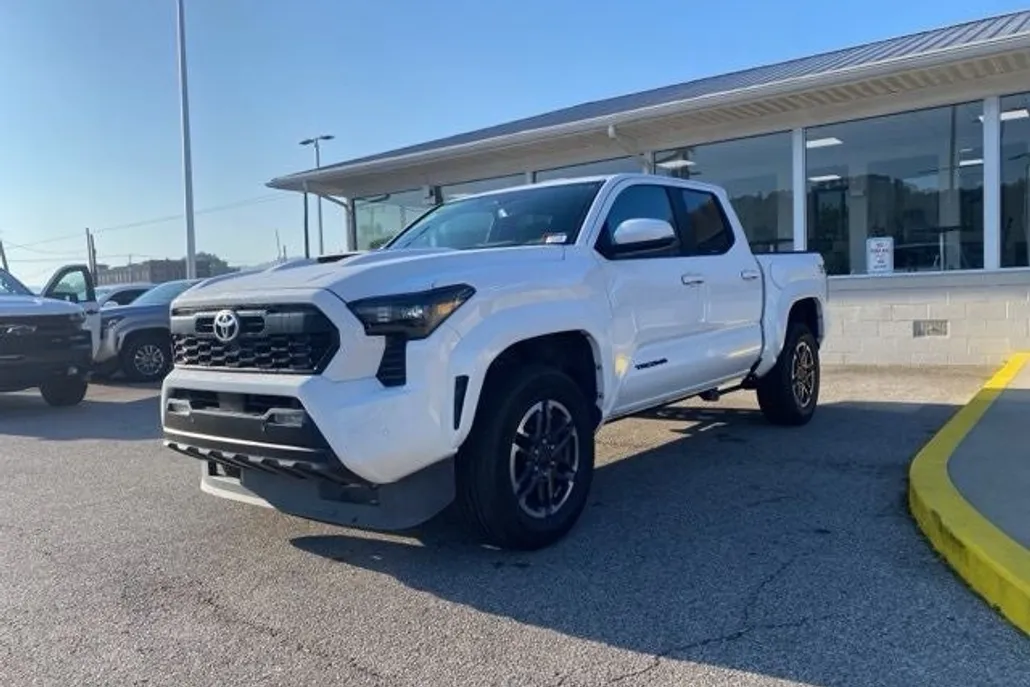 2024 Toyota Tacoma 4x4 SR5 photo 1
