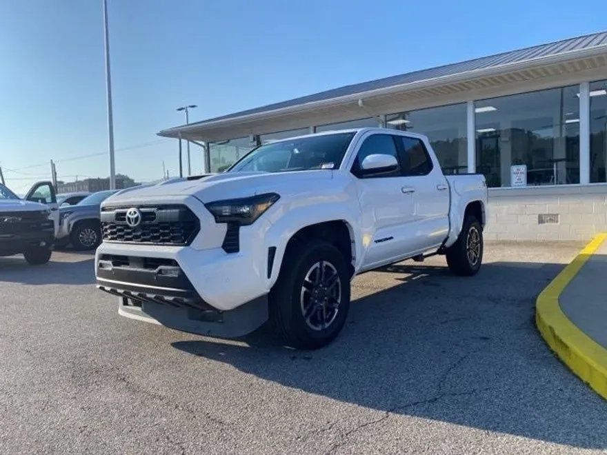 2024 Toyota Tacoma 4x4 SR5 photo 1