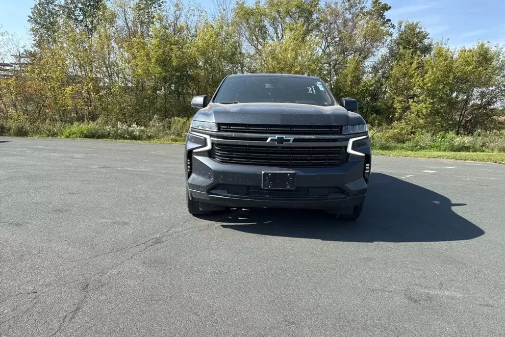 2022 Chevrolet Suburban RST photo 1