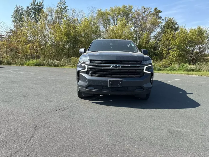 2022 Chevrolet Suburban RST photo 1