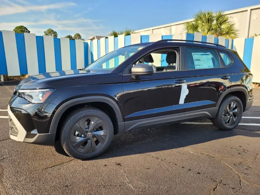 2025 Volkswagen Taos S photo 1
